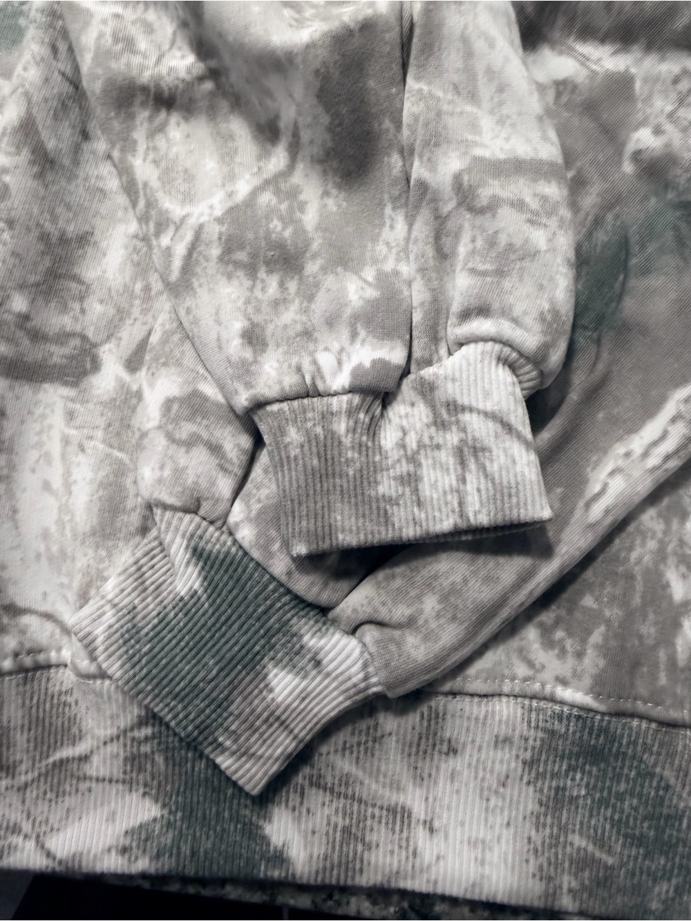 Lily & Lottie Faded Camo Crewneck Size Small White Turquoise Long Sleeve NEW - Picture 5 of 10